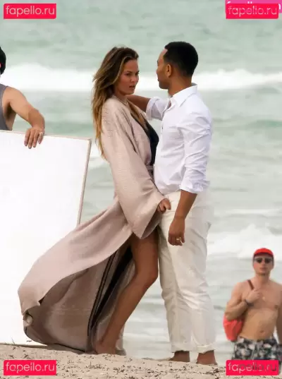 Chrissy Teigen Nude Onlyfans Photo Gallery photo 1118