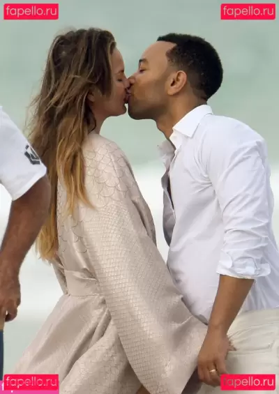 Chrissy Teigen Nude Onlyfans Photo Gallery photo 1087