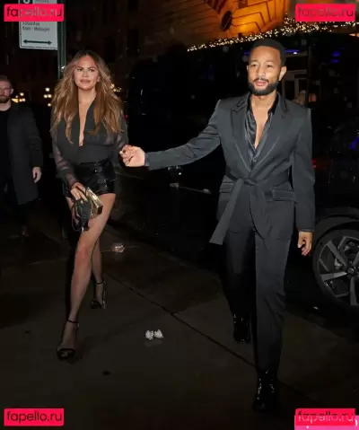 Chrissy Teigen Nude Onlyfans Photo Gallery photo 945