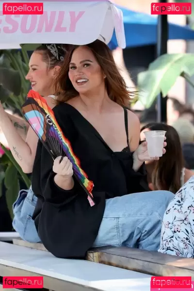 Chrissy Teigen Nude Onlyfans Photo Gallery photo 911