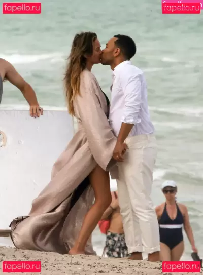 Chrissy Teigen Nude Onlyfans Photo Gallery photo 739