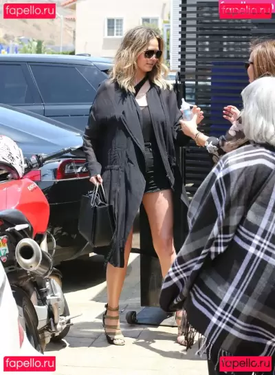 Chrissy Teigen Nude Onlyfans Photo Gallery photo 590