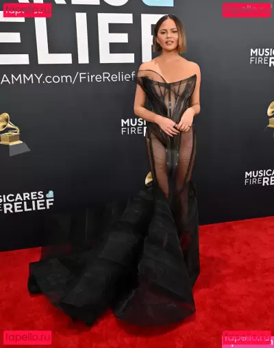 Chrissy Teigen Nude Onlyfans Photo Gallery photo 394