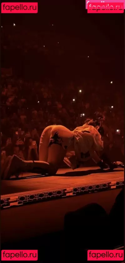 Billie Eilish / billeeilish / billieeilish Nude Onlyfans Photo Gallery photo 21