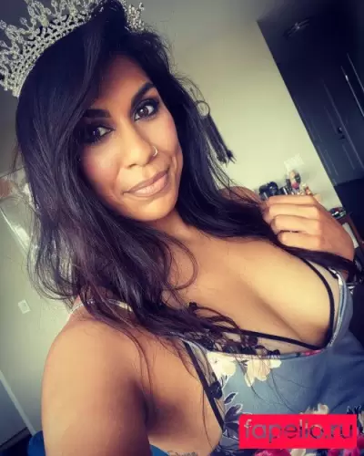 Sophoulla Nude Onlyfans Photo Gallery photo 151